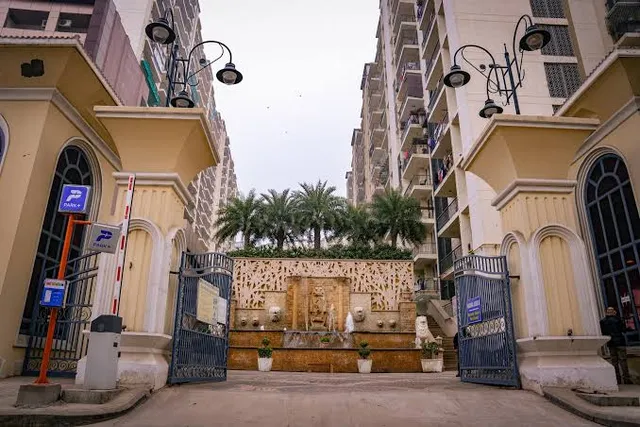 Flat for Sale in Gaur City 2, Ghaziabad