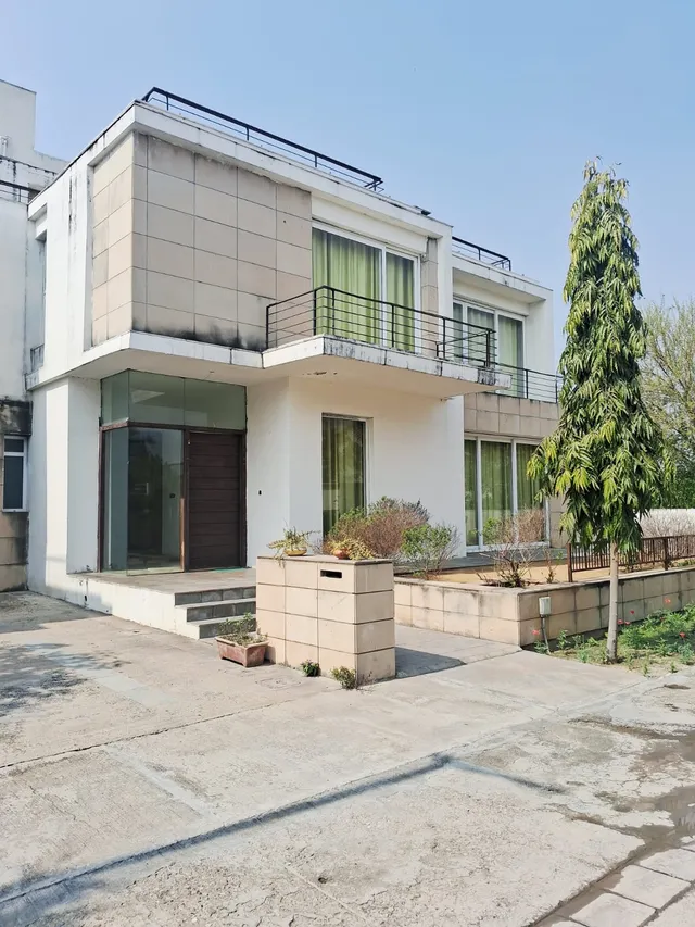 Villa for Sale in Sector 82, Gurugram